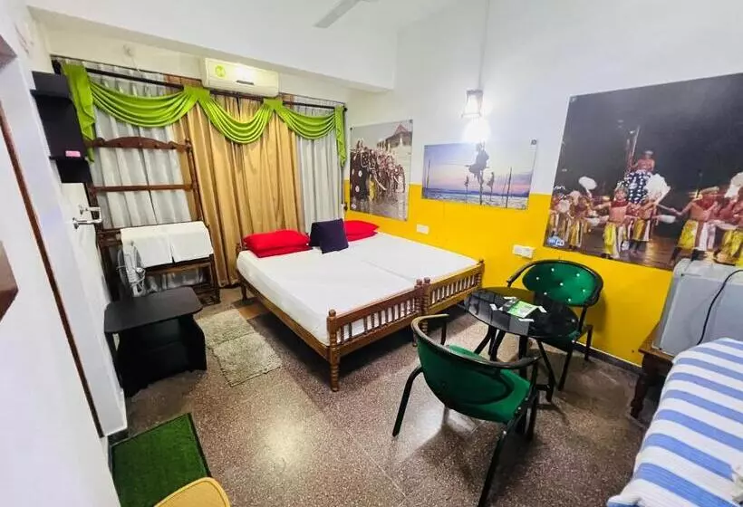 Retkeilymaja Senathilaka Guest Inn
