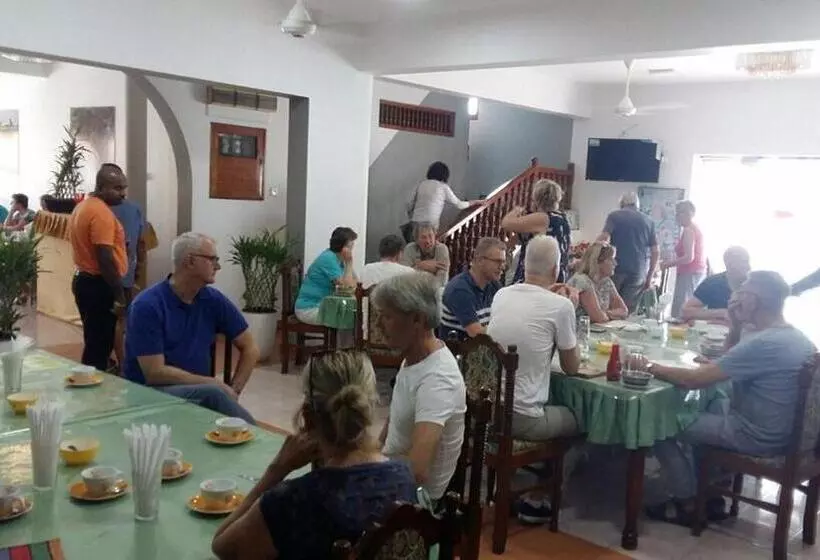 Retkeilymaja Senathilaka Guest Inn