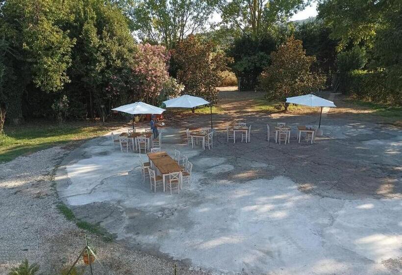 בית מלון כפרי Casale Delle Rondini