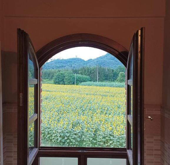 בית מלון כפרי Casale Delle Rondini