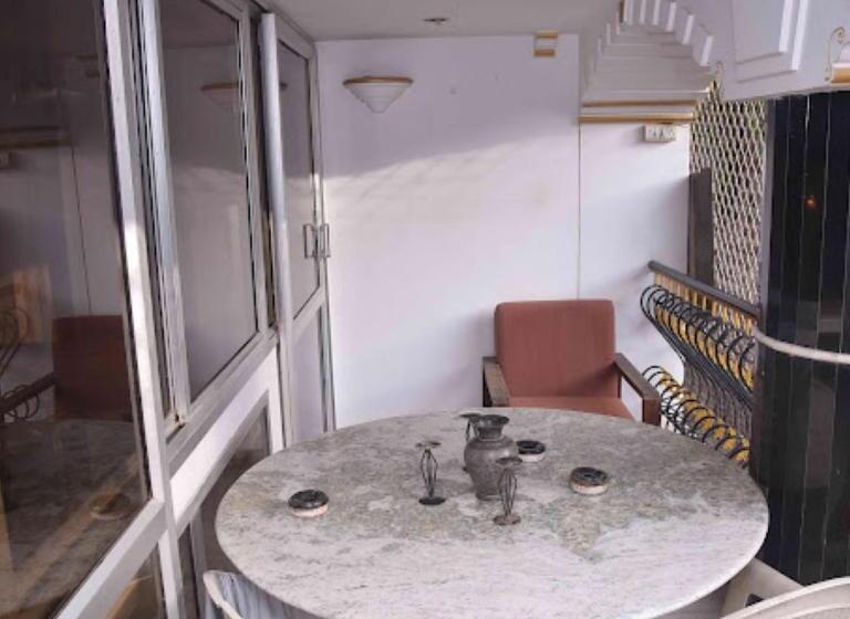 בית מלון כפרי Gangaram & Guest House Bhuj