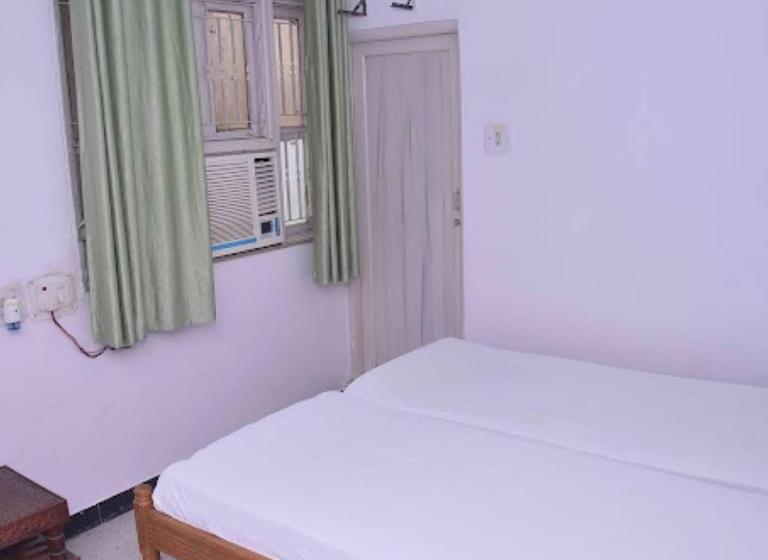 בית מלון כפרי Gangaram & Guest House Bhuj