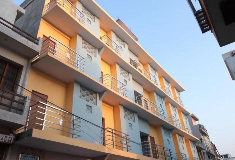 هتل Swastik Ashram