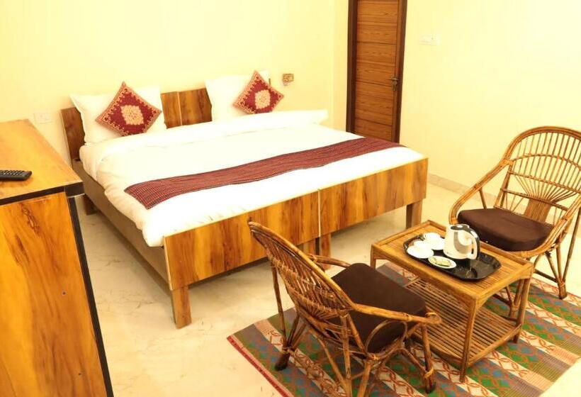 هتل Swastik Ashram