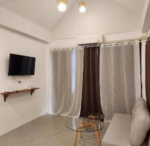 Hotel The Duck Cafe And Resort