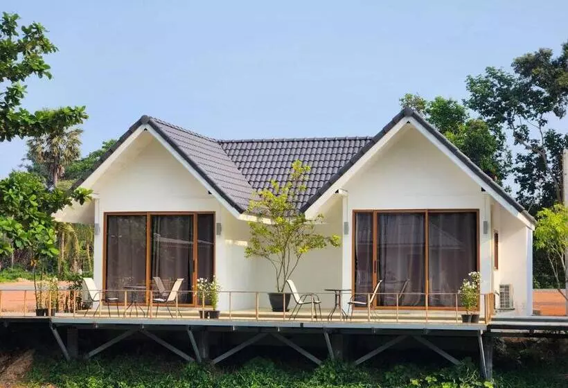 ホテル The Duck Cafe And Resort