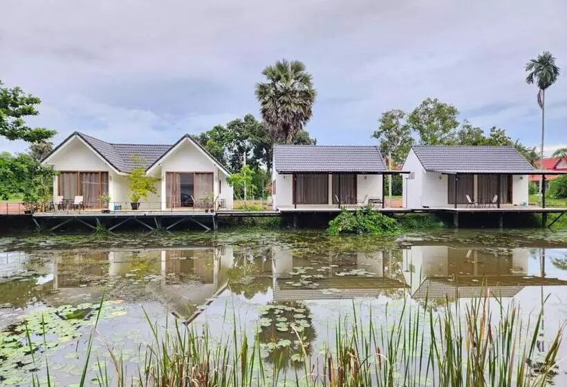 ホテル The Duck Cafe And Resort