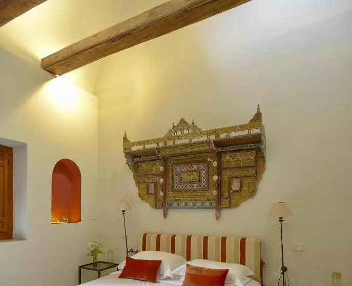 Majatalo Dar Tozria