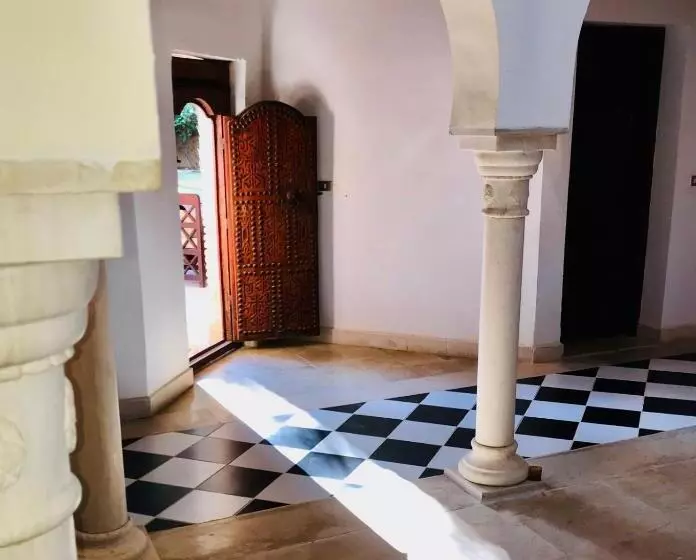 Majatalo Dar Tozria