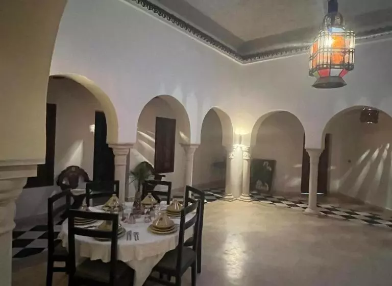 Majatalo Dar Tozria