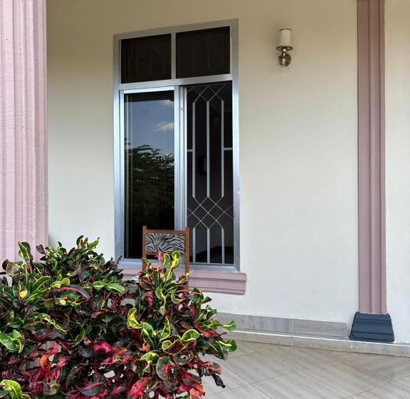 پانسیون New Paris Lodge