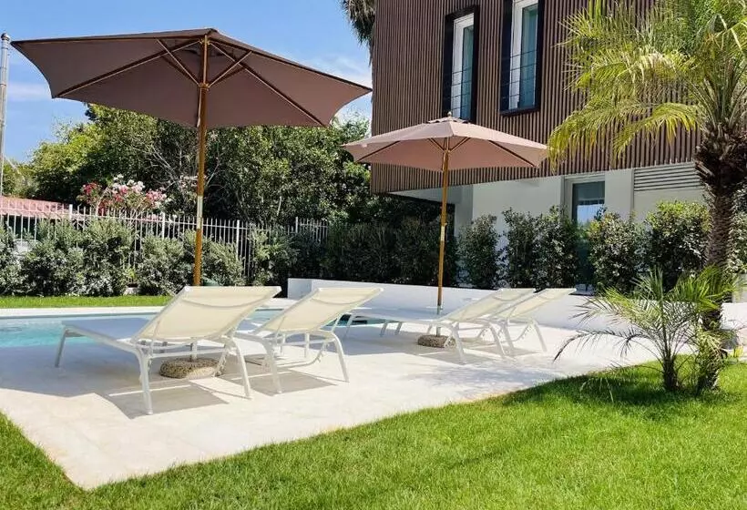 ベッドアンドブレックファースト Marina Boutique Rooms