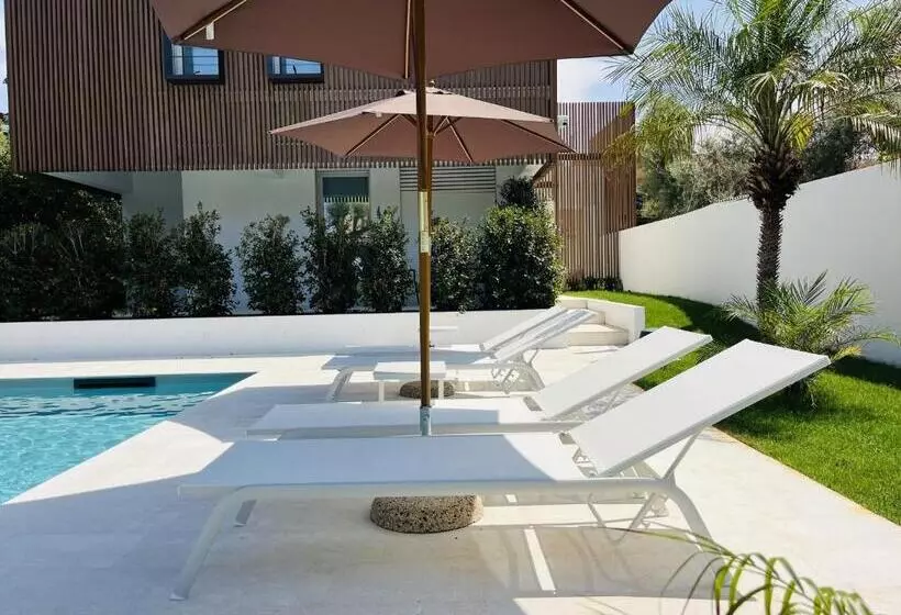 ベッドアンドブレックファースト Marina Boutique Rooms