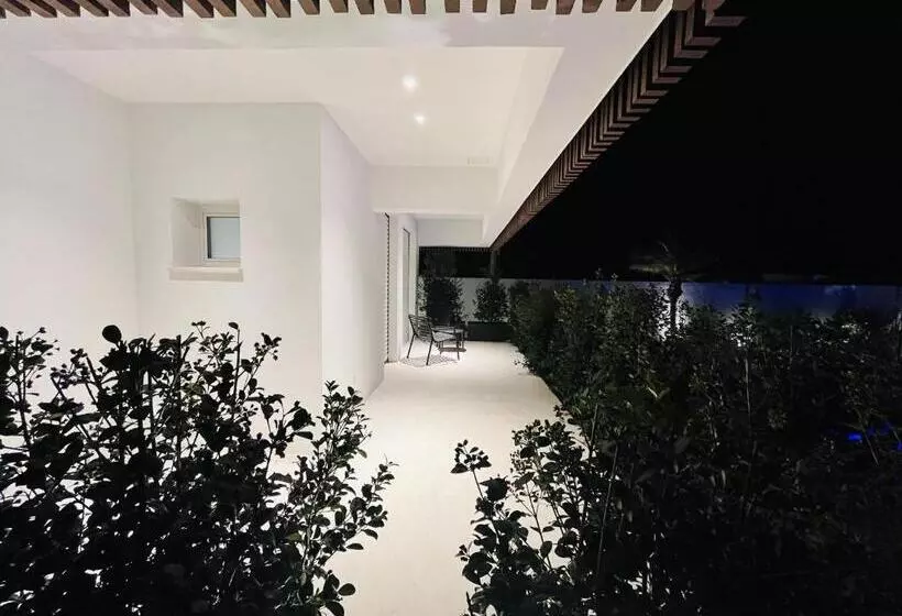 ベッドアンドブレックファースト Marina Boutique Rooms