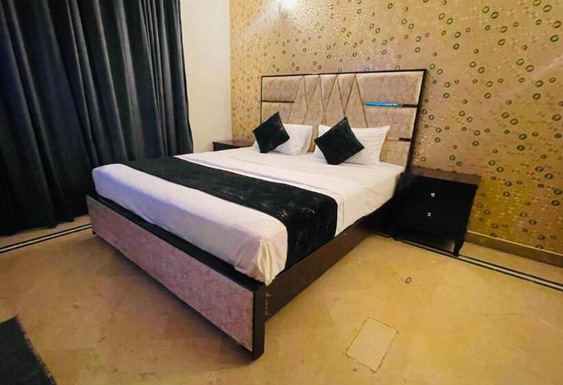 هتل Hayat Palace Lahore