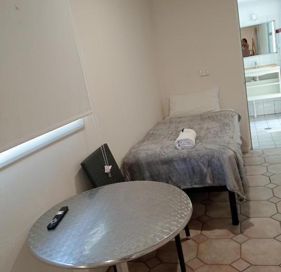 Innisfail Riverfront Motel