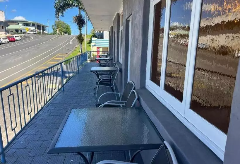 Innisfail Riverfront Motel