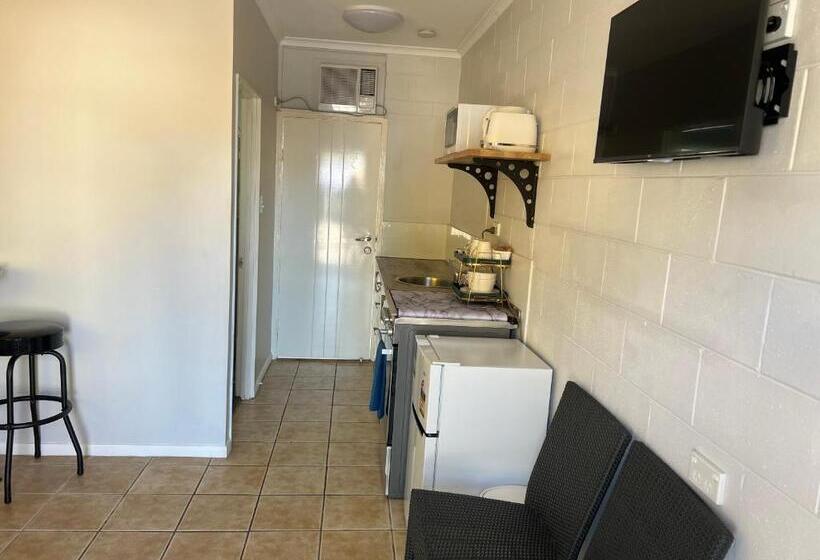 Innisfail Riverfront Motel