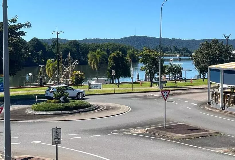 Innisfail Riverfront Motel