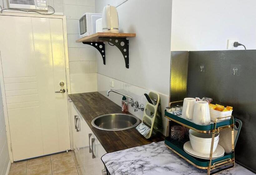 Innisfail Riverfront Motel