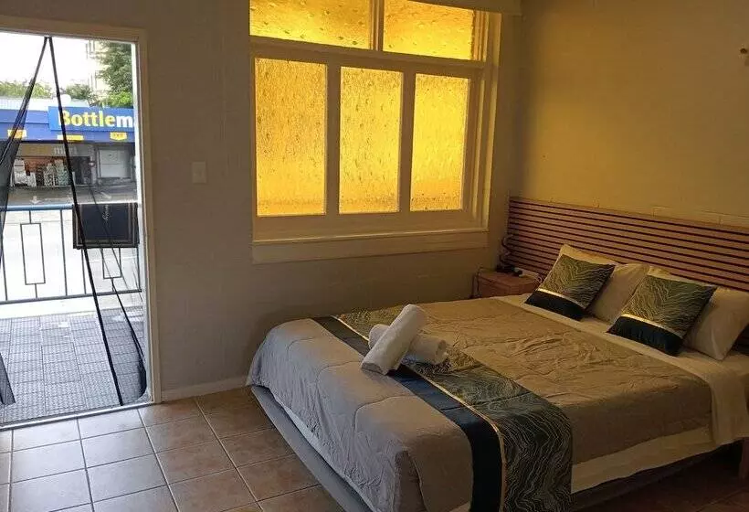 Innisfail Riverfront Motel