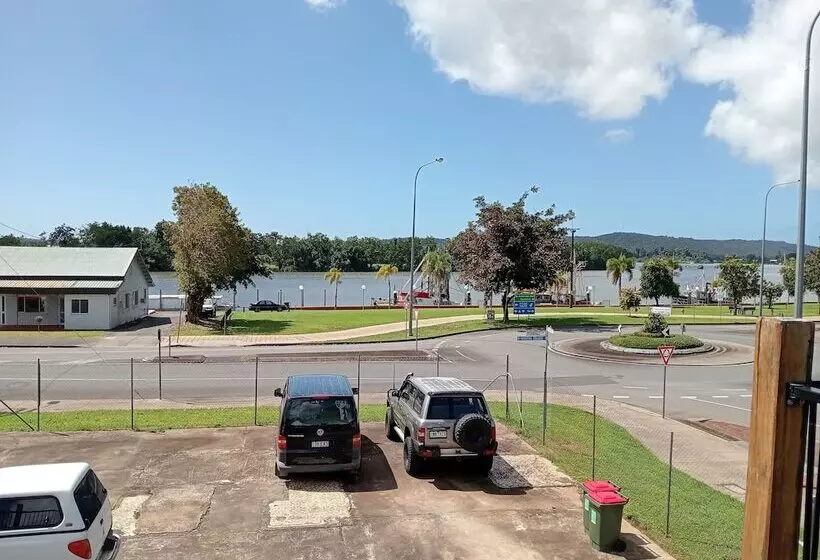 Innisfail Riverfront Motel