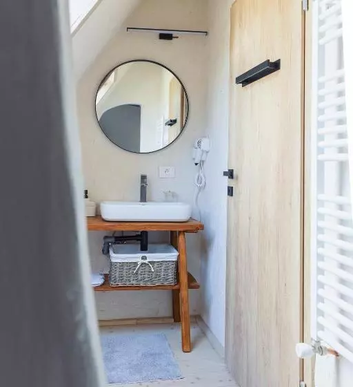 Majatalo Rustic Inn Bed And Breakfast