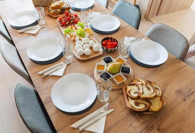 Majatalo Rustic Inn Bed And Breakfast