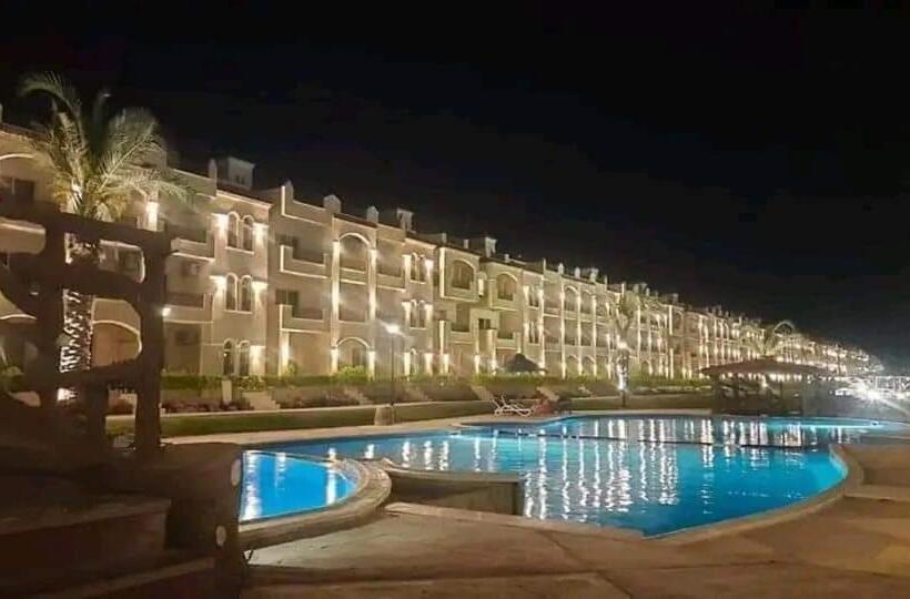 استراحتگاه Lasriena Palm Beach Ain Sokhna