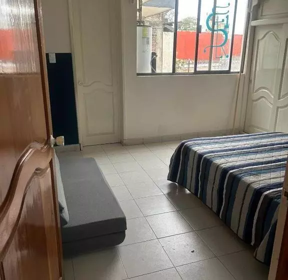 ユースホステル Hostal Reforma