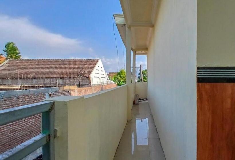 Hotel Reddoorz At Dien Homestay Syariah Alun Alun Pasuruan