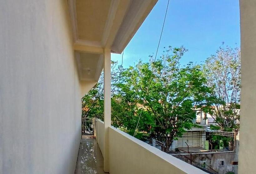 Hotel Reddoorz At Dien Homestay Syariah Alun Alun Pasuruan