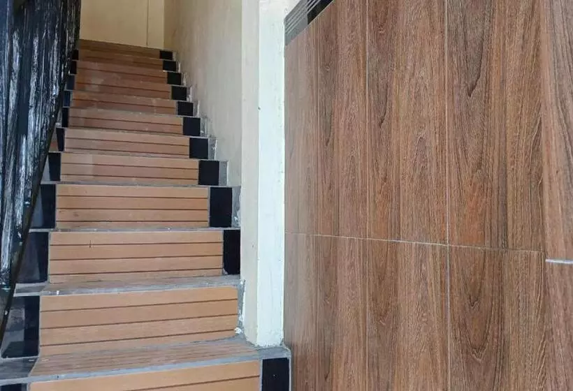 Hotelli Reddoorz At Dien Homestay Syariah Alun Alun Pasuruan