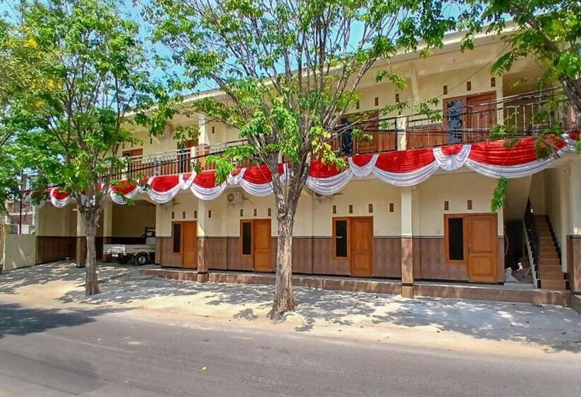Hotel Reddoorz At Dien Homestay Syariah Alun Alun Pasuruan