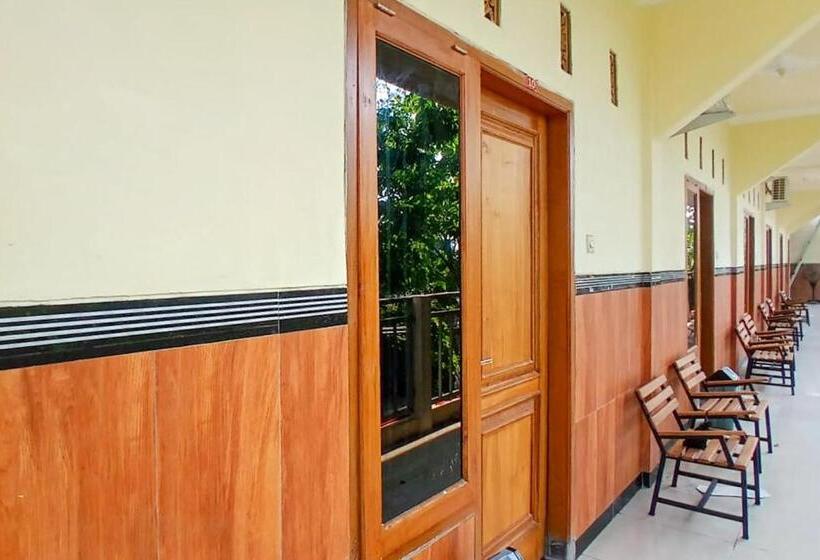 Hotel Reddoorz At Dien Homestay Syariah Alun Alun Pasuruan