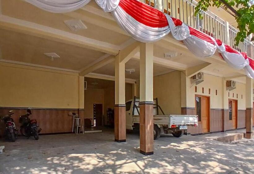 Hotel Reddoorz At Dien Homestay Syariah Alun Alun Pasuruan