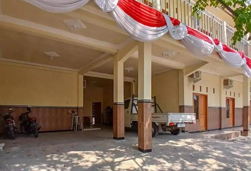 Hotelli Reddoorz At Dien Homestay Syariah Alun Alun Pasuruan