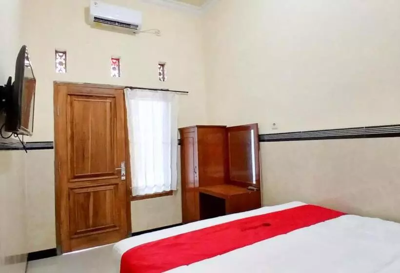 Hotelli Reddoorz At Dien Homestay Syariah Alun Alun Pasuruan