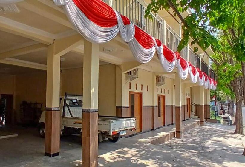 Hotel Reddoorz At Dien Homestay Syariah Alun Alun Pasuruan