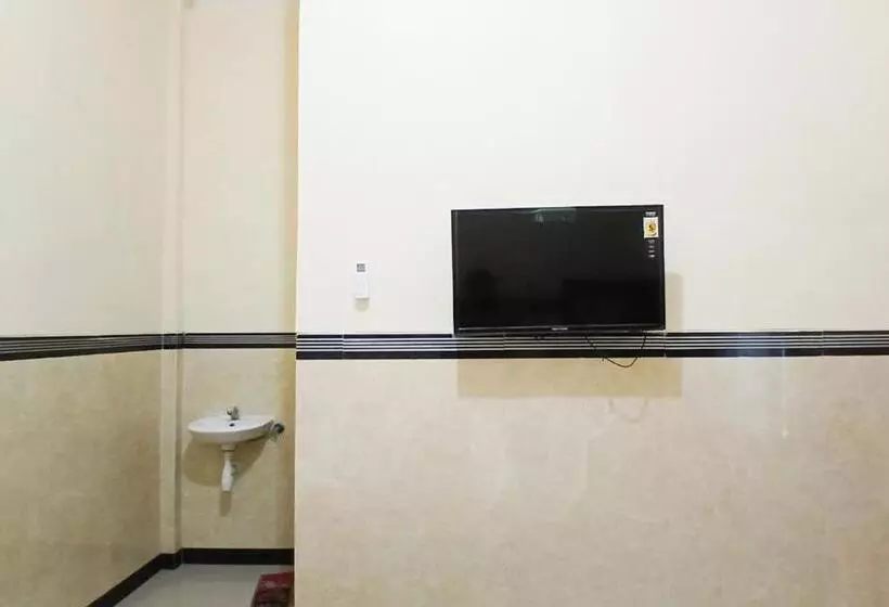 Hotelli Reddoorz At Dien Homestay Syariah Alun Alun Pasuruan