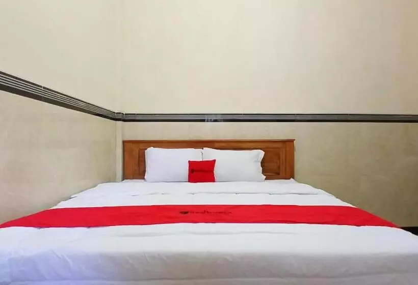 Hotelli Reddoorz At Dien Homestay Syariah Alun Alun Pasuruan