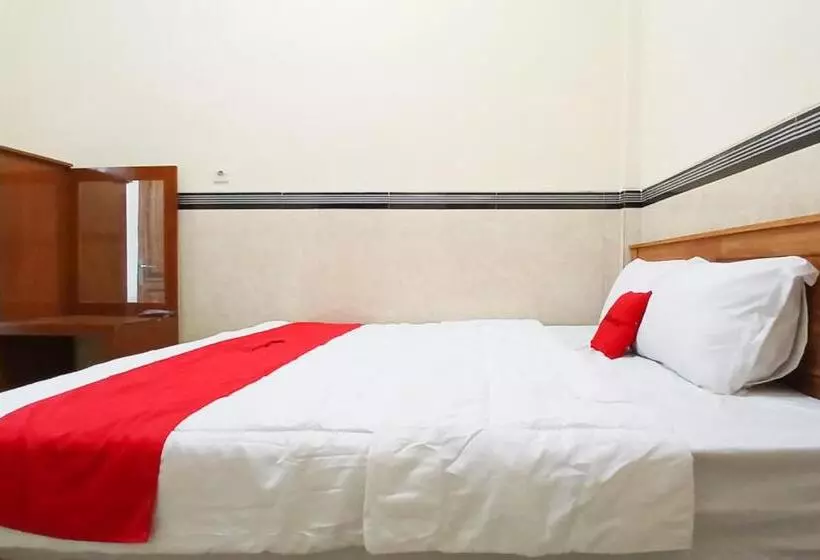 Hotelli Reddoorz At Dien Homestay Syariah Alun Alun Pasuruan