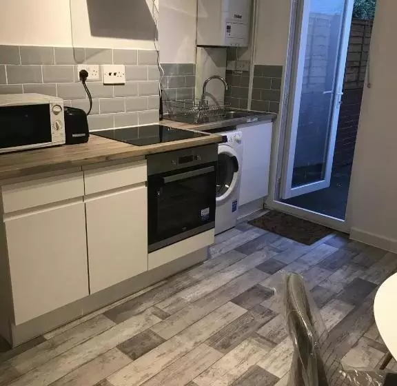 Majatalo Kasu Lodge   Radford, Nottingham