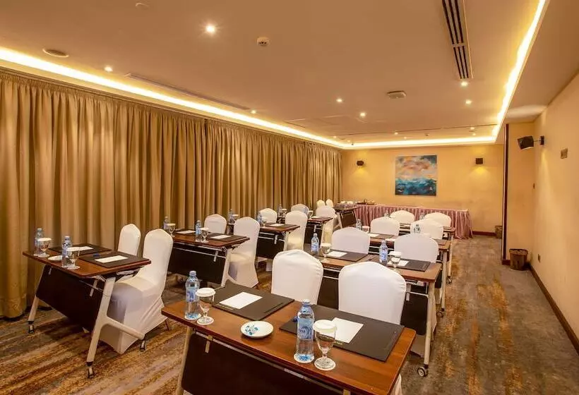 ホテル Golden Tulip Canaan Kampala