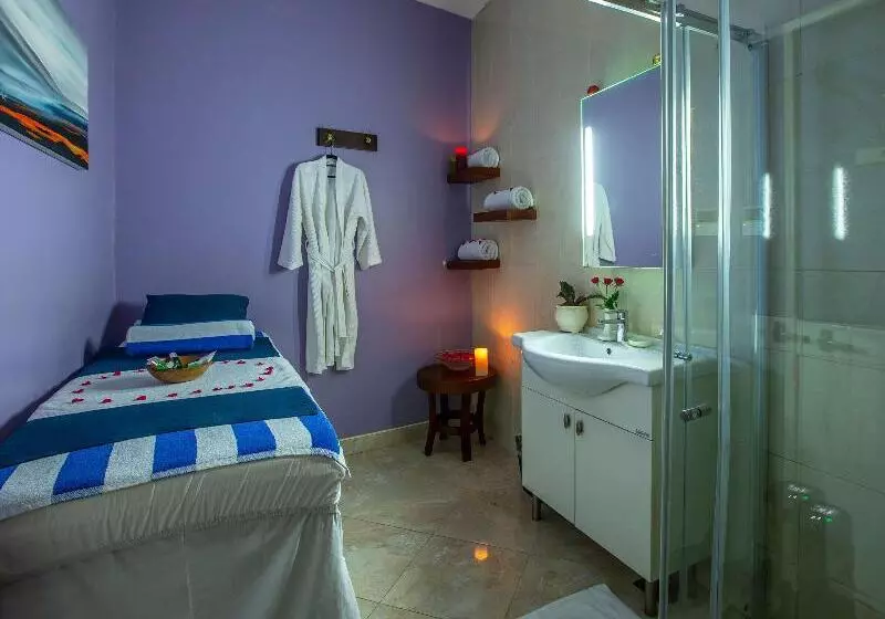 ホテル Golden Tulip Canaan Kampala