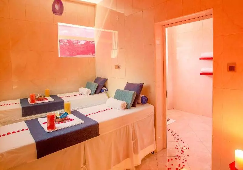 ホテル Golden Tulip Canaan Kampala