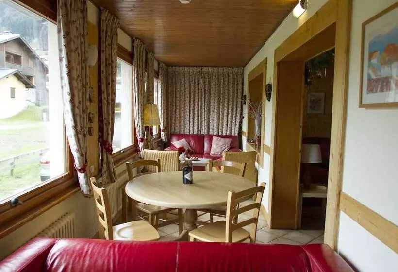 هتل Hôtel Les Dents Blanches