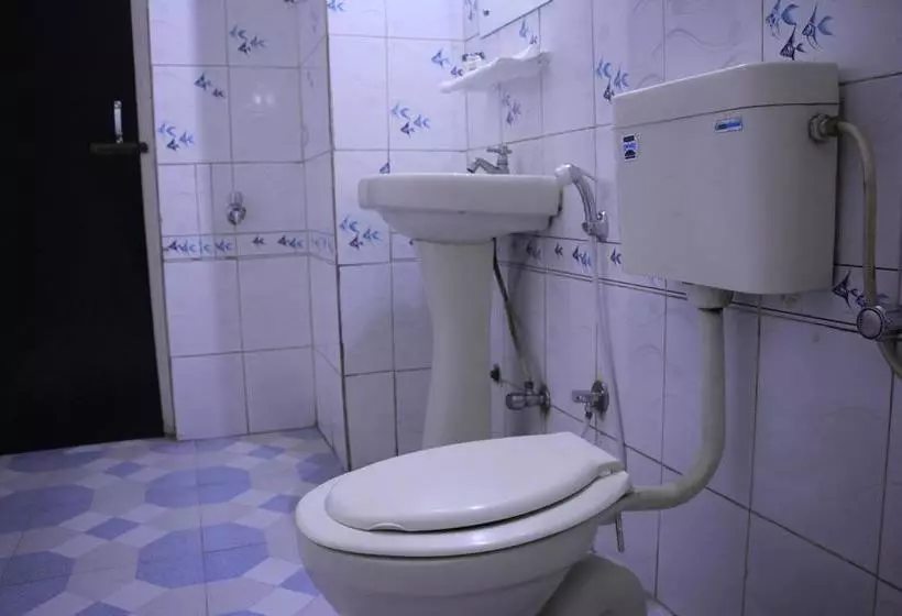 ホテル Oyo Rooms Ganeshguri Kahilipara Road