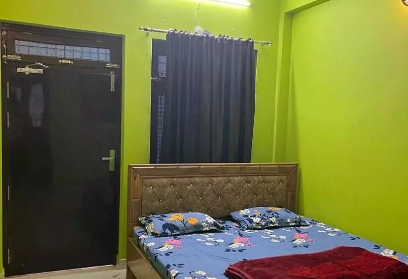 ホテル Goroomgo Shree Raj Homestay Ayodhya