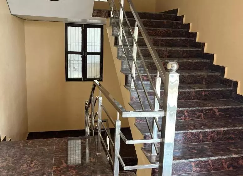 ホテル Goroomgo Shree Raj Homestay Ayodhya